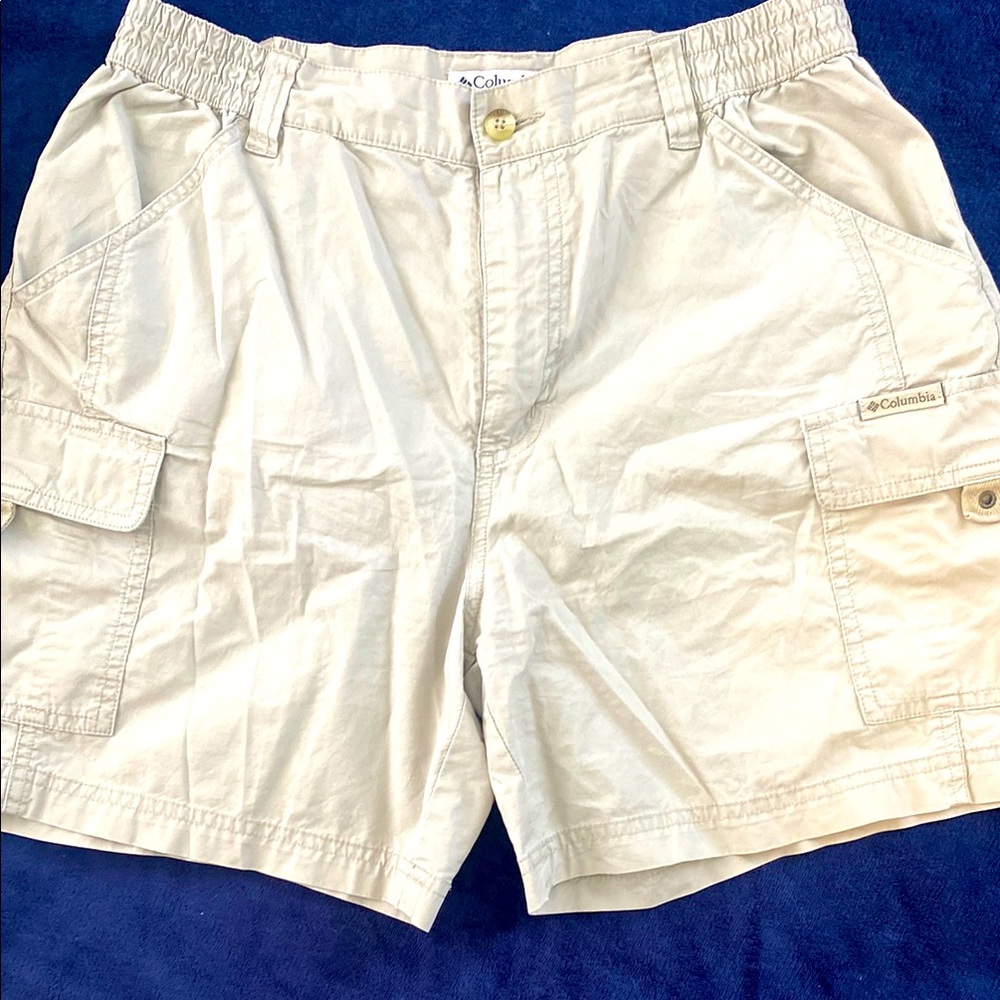 Columbia Khaki Cargo Hiking Shorts Size M